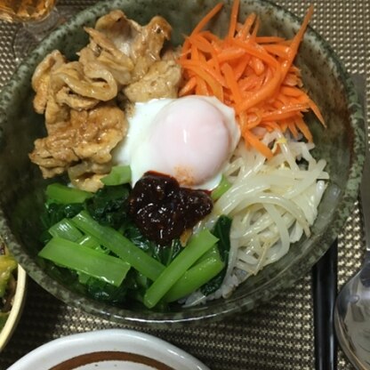 ビビンバ丼作ってみたくてやっと作れました〜お肉は豚肉にしちゃいました^ ^でもとっても美味しかったです*\(^o^)/*